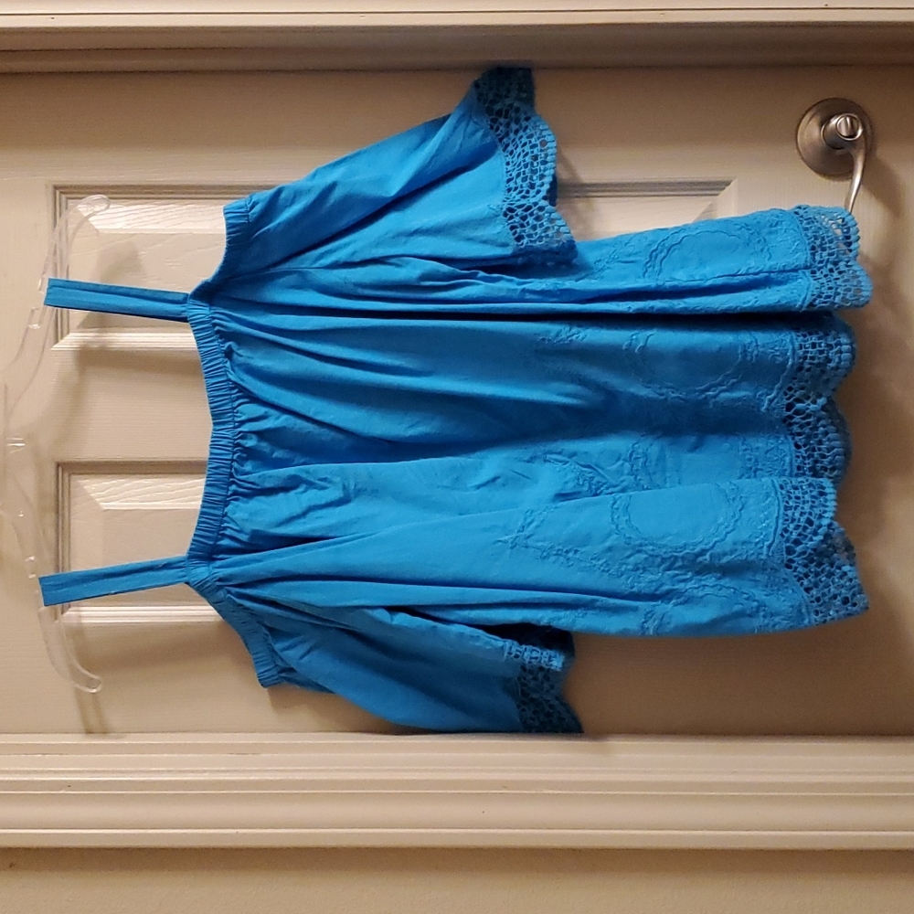 crown & ivy blue Cold-Shoulder Crochet Trim Blouse